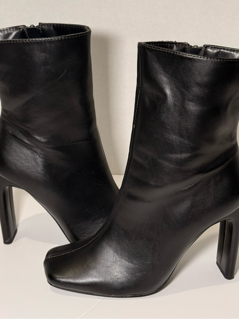 FashionNova Women's Square Toe Block High heel shoes side zip Ankle Boots Size 7